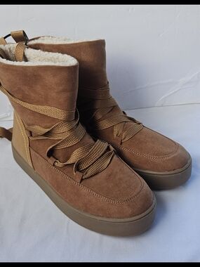 Universal Thread Faux Fur Winter Boots Brown Size 10 NWT Cozy Lace Up Womens